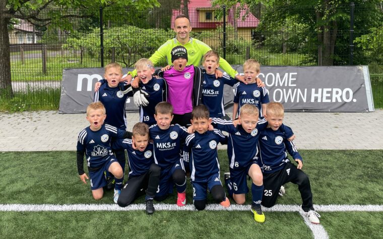 Merkuur-Juunior U9 meeskond Hiiu staadionil